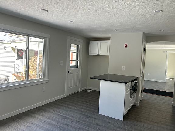 5th image of 75 Ashley Ln
