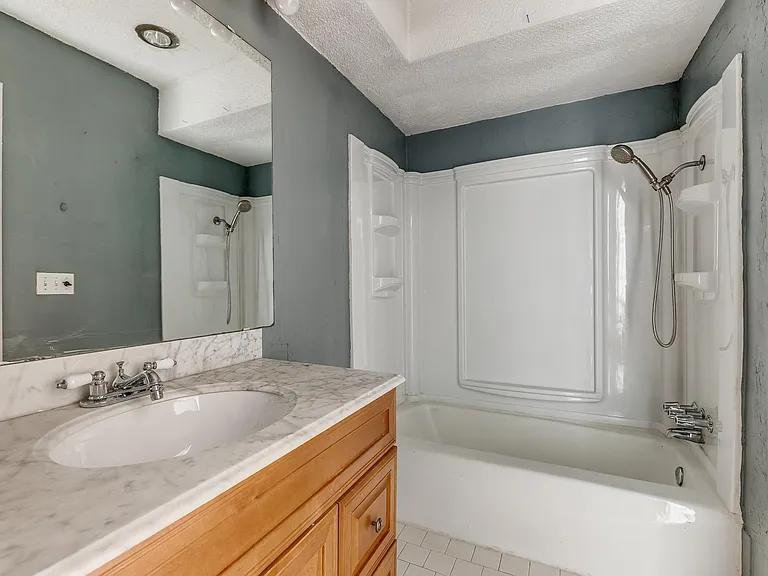 6728 N Meridian Ave #F — Photo 36