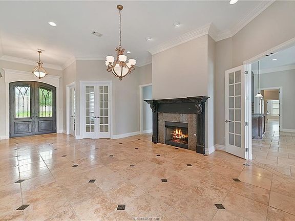 5th image of 1201 Royal Adelade Dr