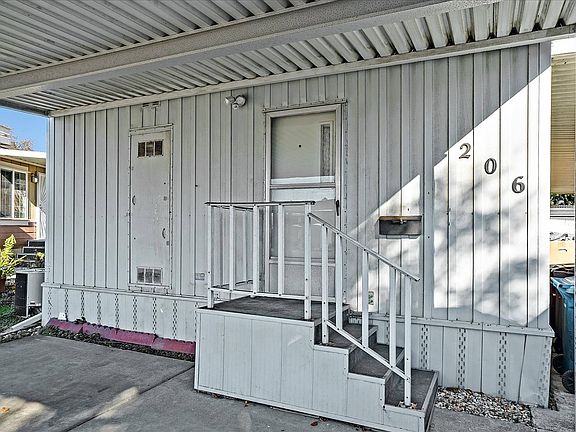 3rd image of 206 Hawaii Cir