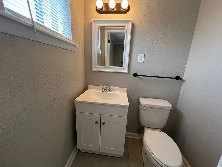 856 Hackberry Ln — Photo 3