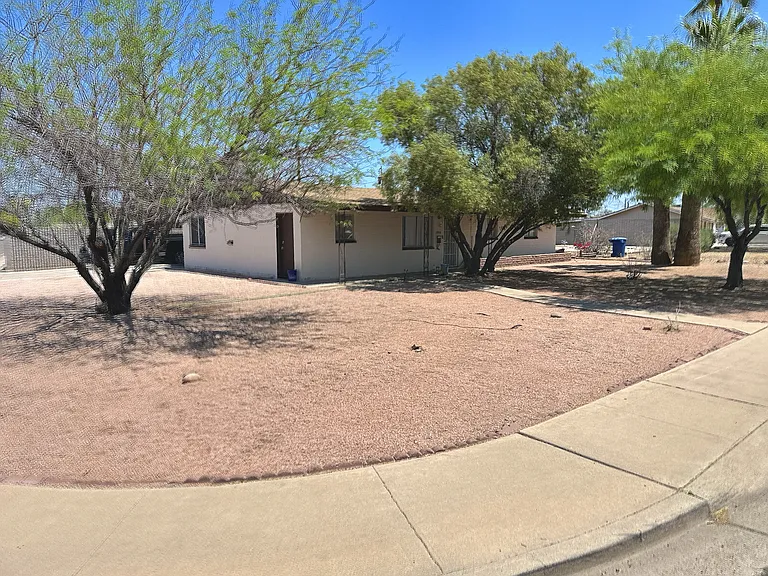 1906 E Palmcroft Dr — Photo 1