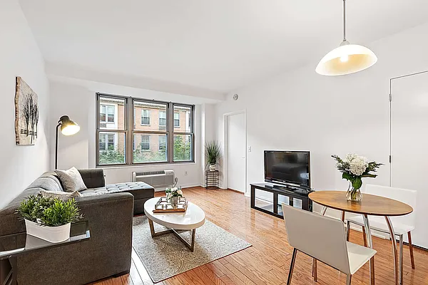 Sold by Nest Seekers International | media 5