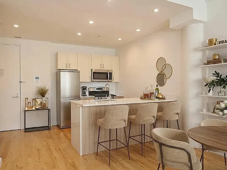 55 Hope St #319 — Photo 2