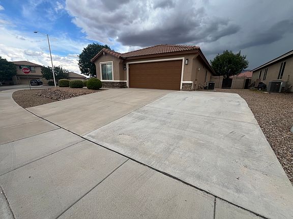 2nd image of 200 Balfour Pl