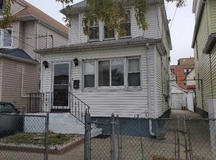 10945 127th St, South Ozone Park, NY 11420