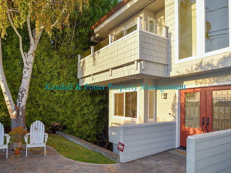 544 Cuesta Dr — Photo 7