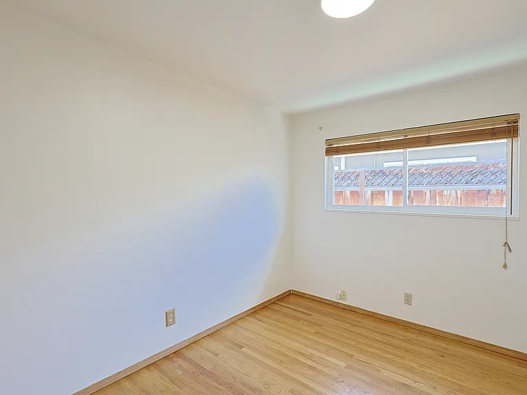 1672 Nightingale Ave — Photo 7