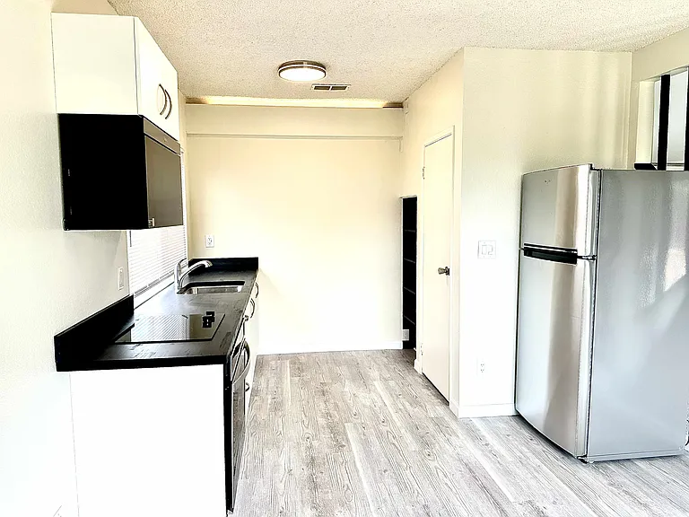171 Fleet St — Photo 16