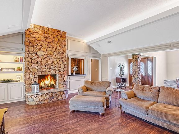 3rd image of 1102 Villa Siete