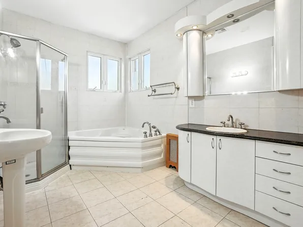 77-16 Kew Forest Lane image 20 of 38