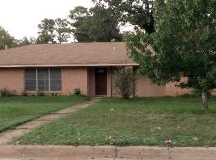 152 Brierwood Dr, Palestine, TX 75801