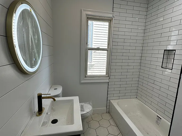 82 Howard Ave #1R — Photo 10