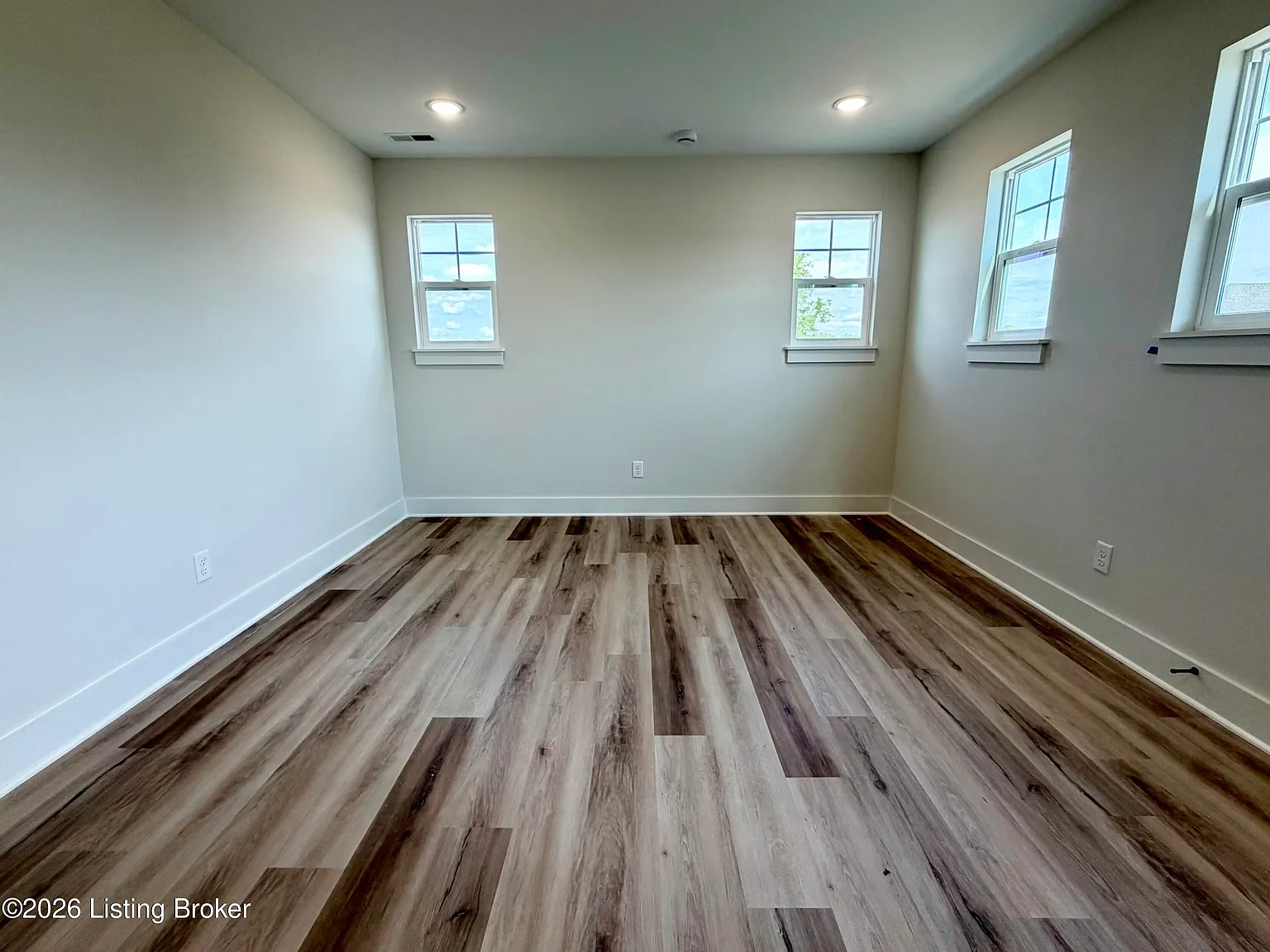 3 bed, 2.0 bath, 1000 sqft, $1,795 — Photo 4