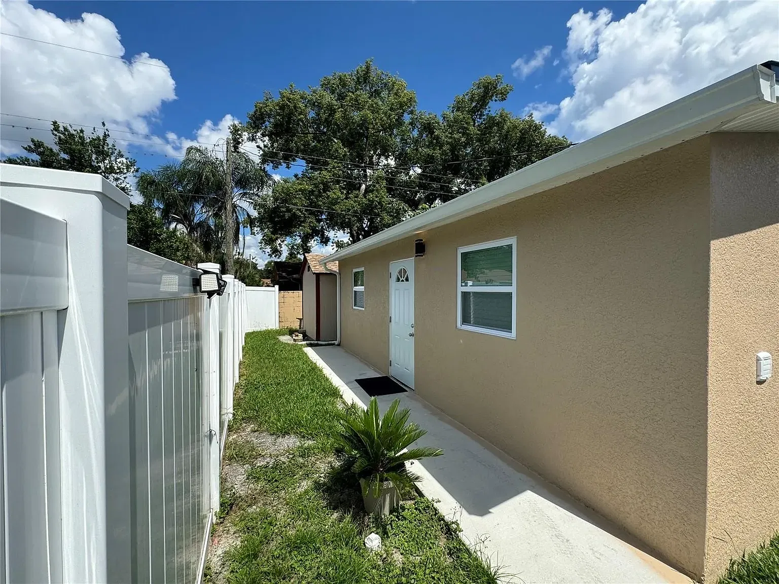 1 bed, 400 sqft, $1,349 — Photo 2