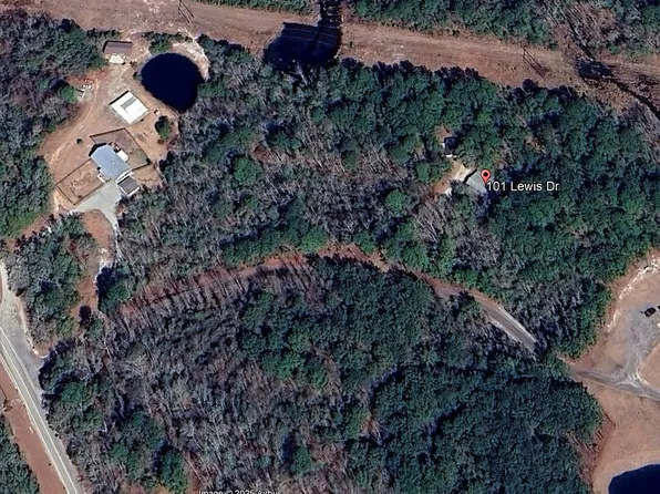 101 Lewis Dr, New Bern, NC 28560