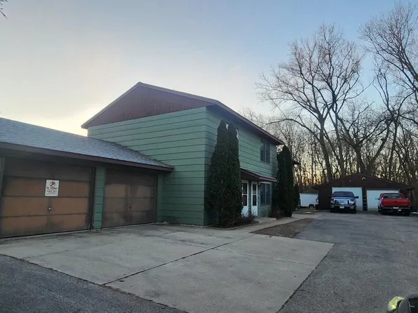 1638 8 1/2 St SE, Rochester, MN 55904