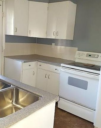 4th image of 413 Marseilles Ave