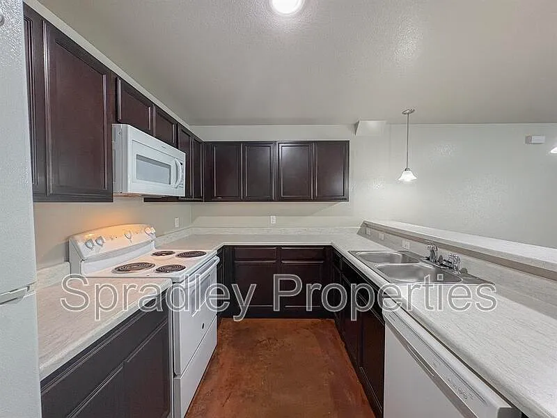 3 bed, 1.0 bath, 1260 sqft, $1,225 — Photo 4