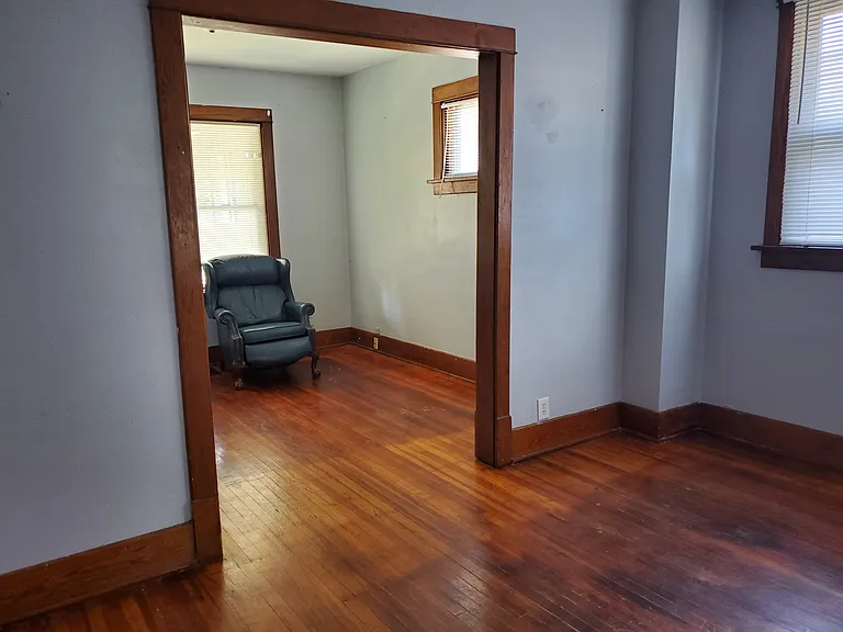 1113 Hickory St — Photo 3