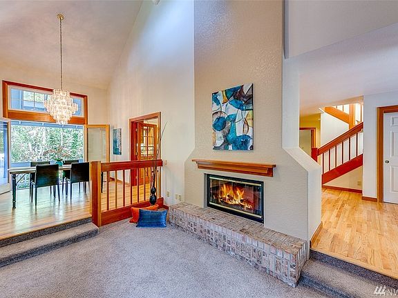 5th image of 14215 Crown Point Pl NW