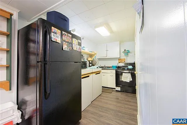 112 Thomas Dr #B — Photo 3