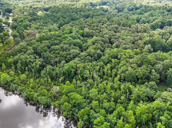 Donniebrook Ln, Moss Pt, MS 39562