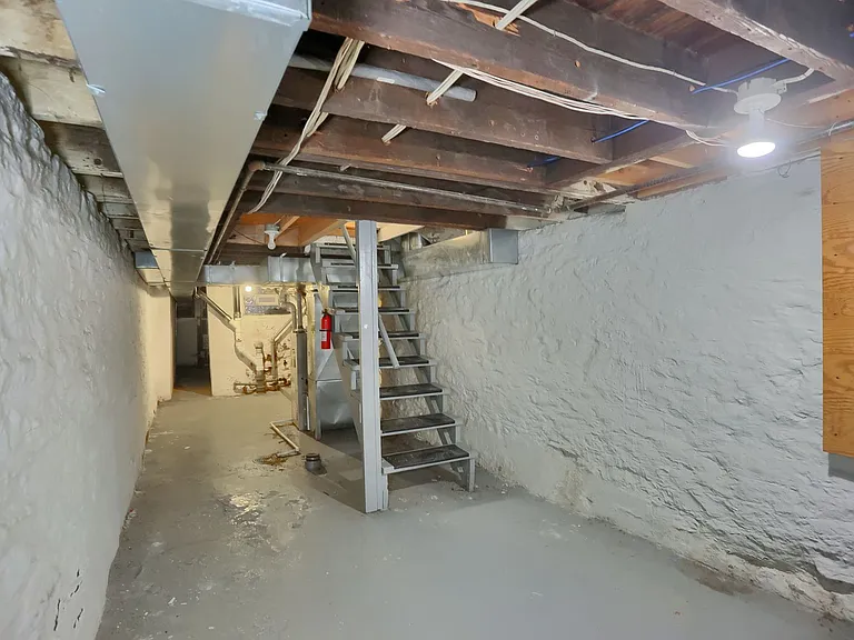 2810 Sarah Street — Photo 14