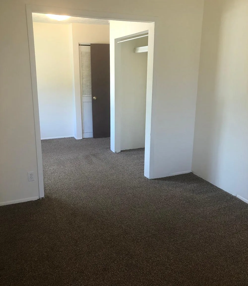 6 bed, 3520 sqft, $4,650 — Photo 3