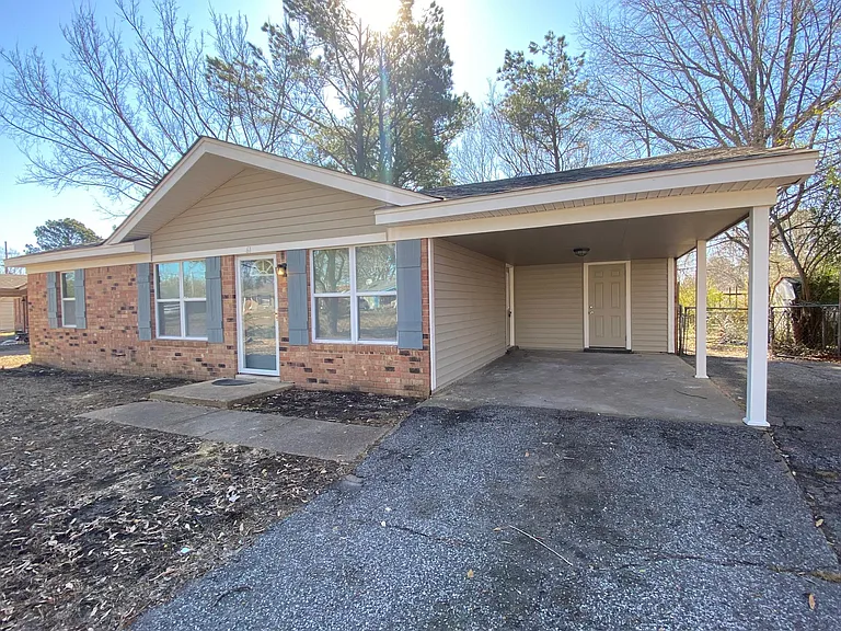 61 Torbrook Cv — Photo 1