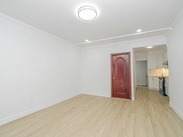 582 Bay Ridge Avenue image 6 of 41