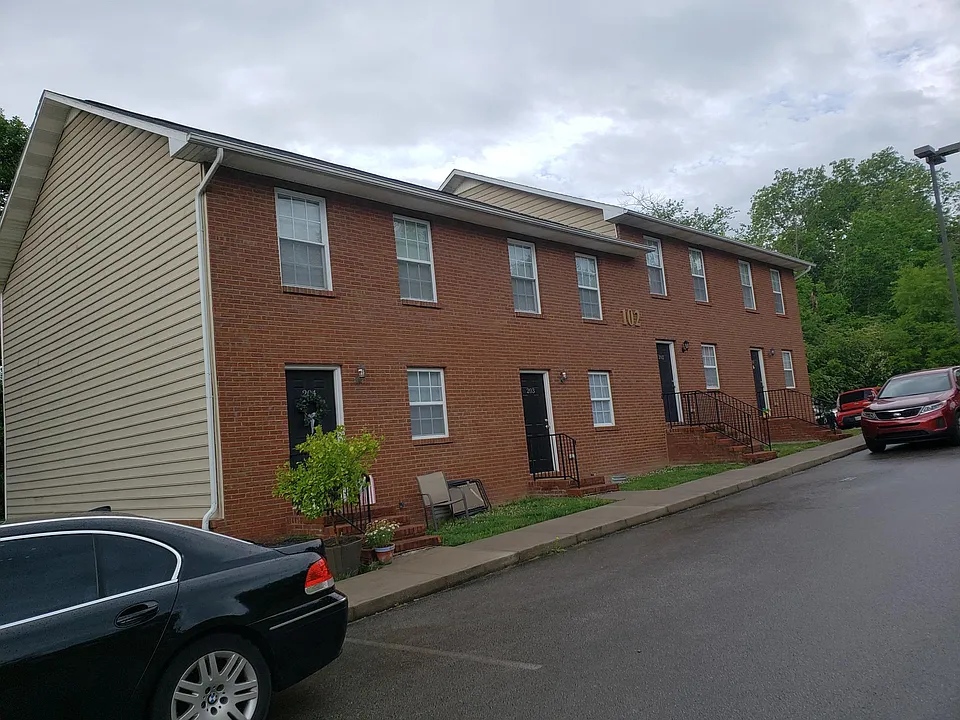 102 Jamestown Ct #101