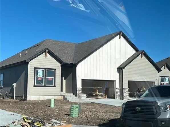 1216 SE Windbreak Dr, Lees Summit, MO 64081