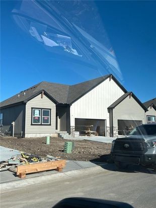 1216 SE Windbreak Dr, Lees Summit, MO 64081