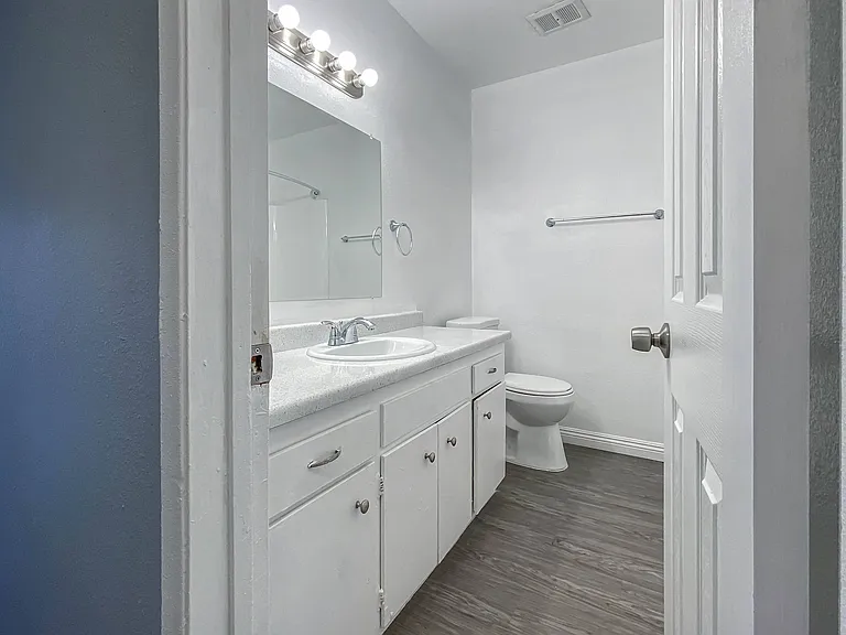 Buena Casa Apartments — Photo 32