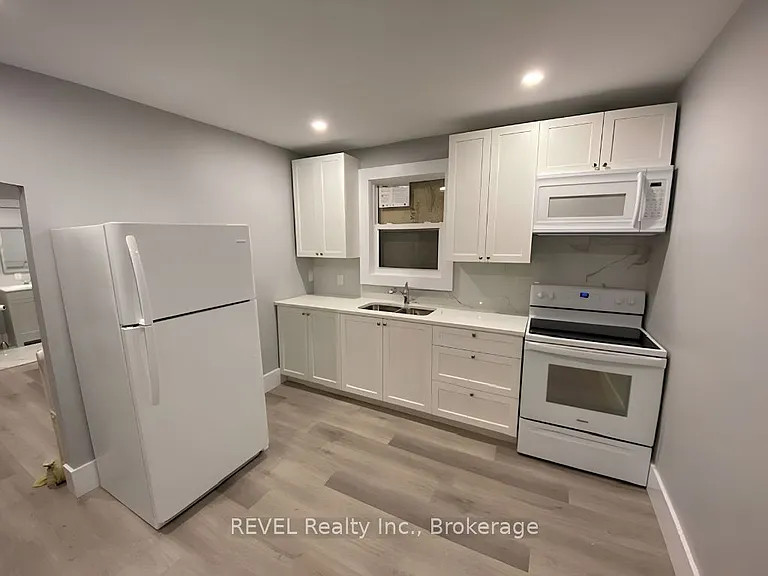 21 Plymouth Rd #LOWER — Photo 2