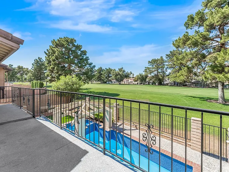 976 Pinehurst Dr — Photo 8