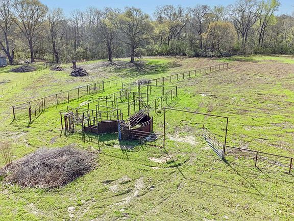 3rd image of 1272 Binion Rd