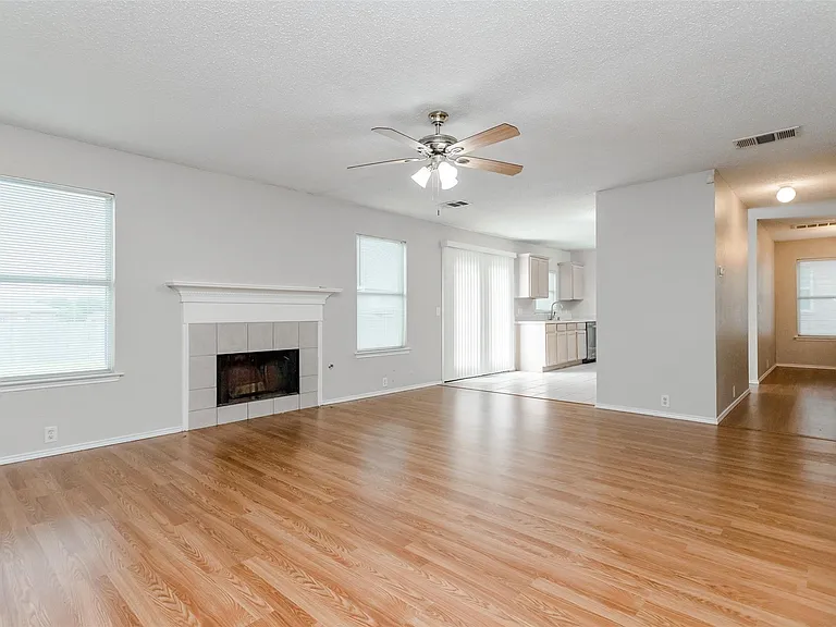 1308 Dundee Dr — Photo 32