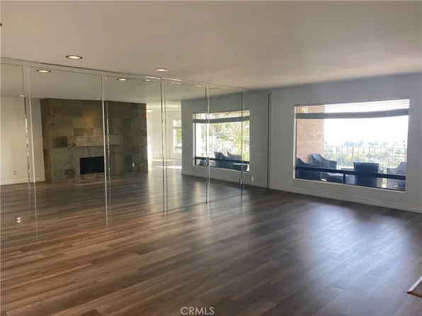 1995 Molino Ave Unit 303, Signal Hill, CA 90755