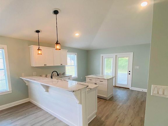 3rd image of 4643 Pine Blvd
