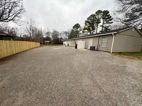 501 W Avalon Ave APT C, Tuscumbia, AL 35674
