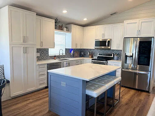 3 bed, 2.0 bath, 1921 sqft, $4,125 — Photo 3