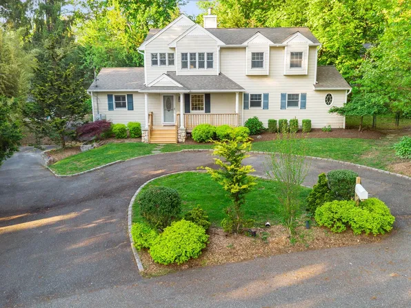 3 Hilltop Road, Stony Brook, NY 11790