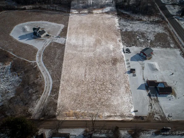 31 London Dr NE, Cambridge, MN 55008