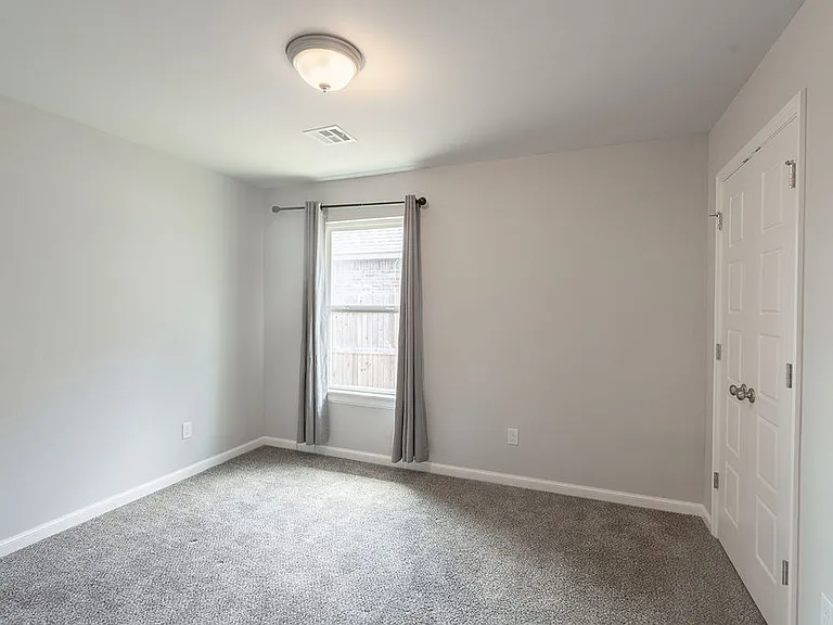 15708 Vermillion Dr — Photo 5
