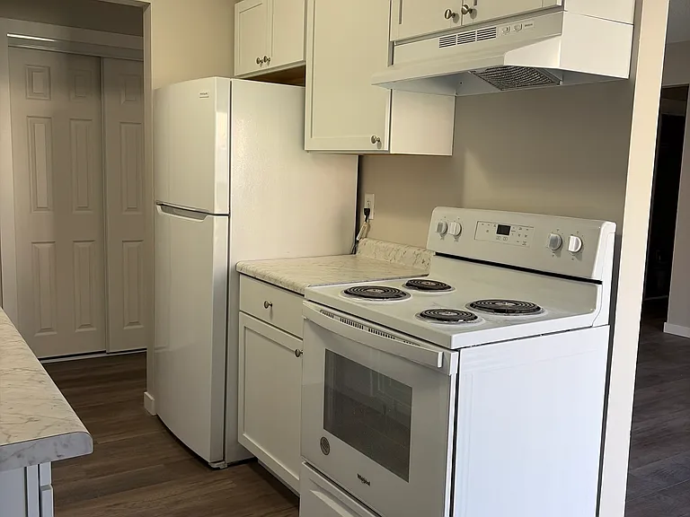 1025 Smetana Rd #3 — Photo 2