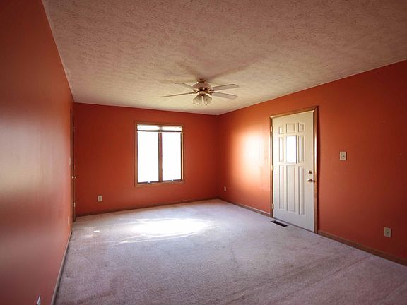 3rd image of 127 Mackinac Ct