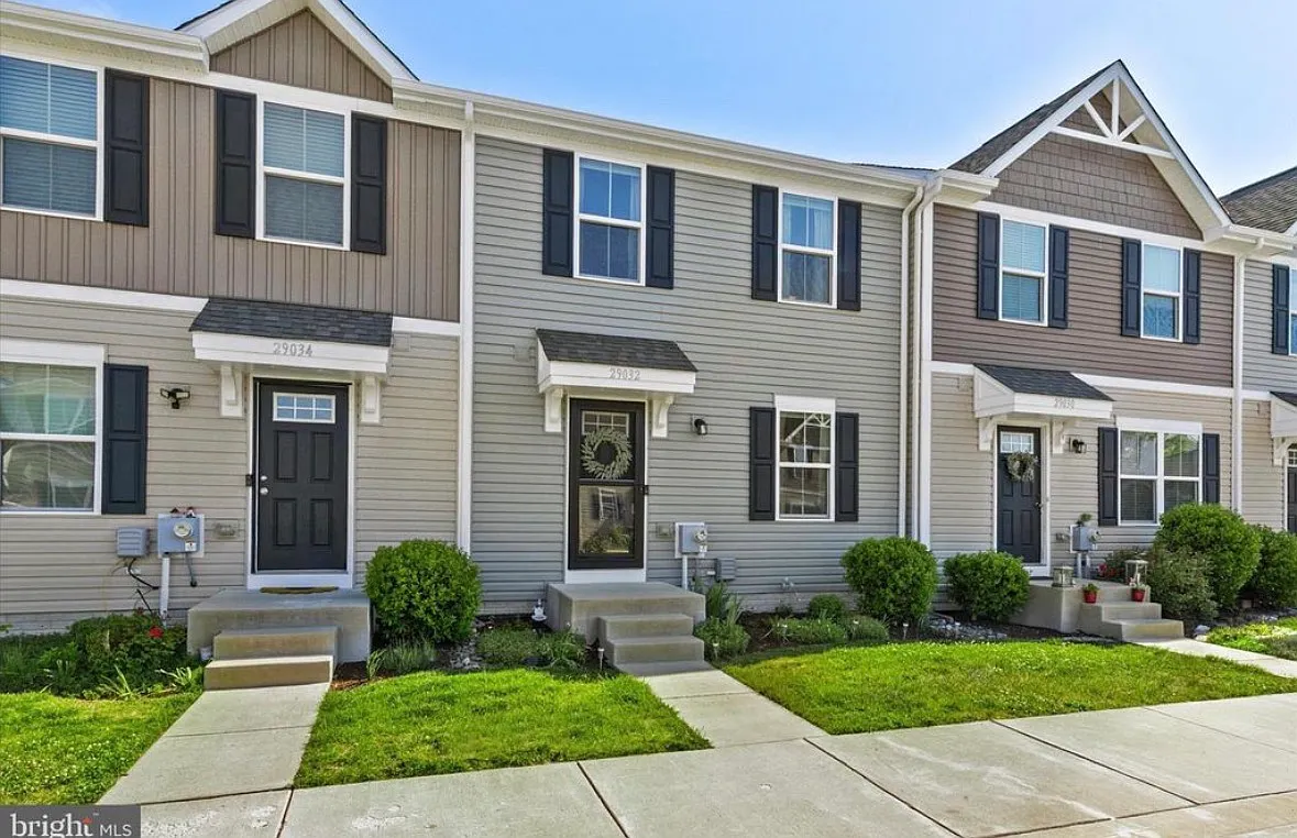 3 bed, 1200 sqft, $2,250 — Photo 1