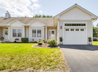 136 Pondview Cir #136, Beacon Falls, CT 06403